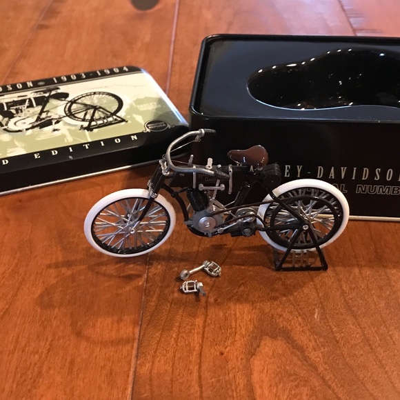 HARLEY-DAVIDSON 1903-1904 LIMITED EDITION MINI RELICA WITH ORIGINAL TIN - Picture 3 of 5